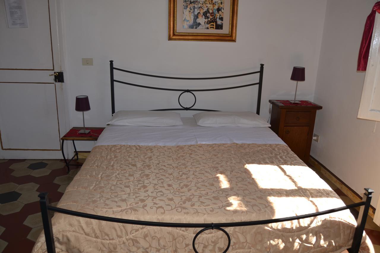 La Casa Di Antonella Hotel เซียนา ภายนอก รูปภาพ